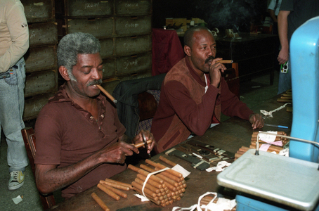Cigar maker in a cigar factory in Havana, Cuba,..., 1995 (photo)