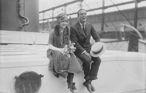 Douglas Fairbanks and Mary Pickford, c.1915 (b/w photo)