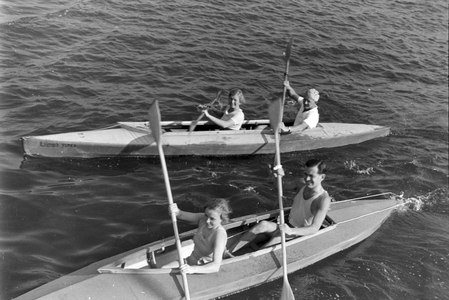 Vacation at the Baltic Sea, Germany 1930s (b/w photo)