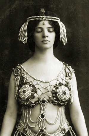 Maud Allan in Richard Strauss's Salome (b/w photo)