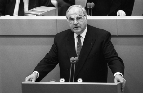 Bundestag Session, 1990 (photo)