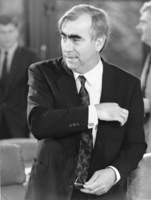 Dr. Theo Waigel in the Bundestag in Bonn, 1992 (photo)