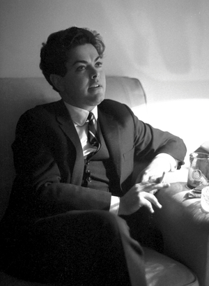 Bruno Leonardo Gelber seated