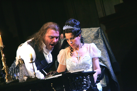 Giacomo Puccini 's opera Tosca at the Royal Opera House, London (photo)