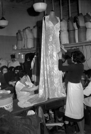 Design Studio, Molyneux, 1946, Paris : Dressmakers Putting The Finishing Touches To A Dress (b/w photo)