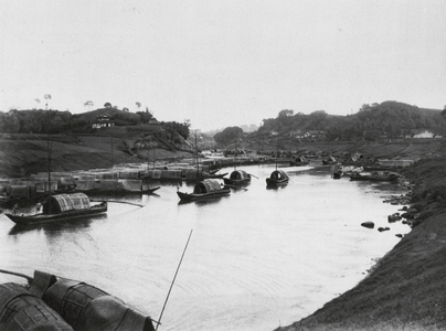 Tzeliutsing, Szechuan, Salt boats in the industrial district of the salt-wells (b/w photo)