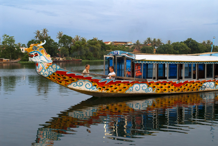 Dragon boat cuise on the river Huong (Perfume River), Vietnam (photo)