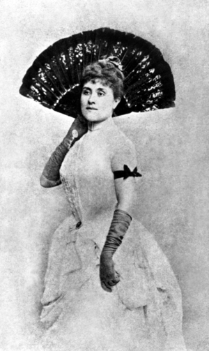 Laure Heymann, who served as model for the character "Gladys Harvey" by Paul Bourget and who inspired Marcel Proust the character "Odette de Crecy", c. 1900