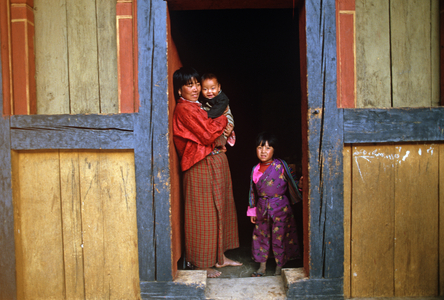 Bhutanese family in Wangdiphodrang village, Bhutan, Himalayas (photo)