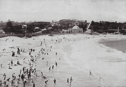 Sydney: Coogee Bay (b/w photo)