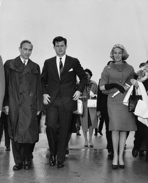 Edward Kennedy with his wife, Joan Bennett just arrived at Malpensa airport. Milan. 1961.