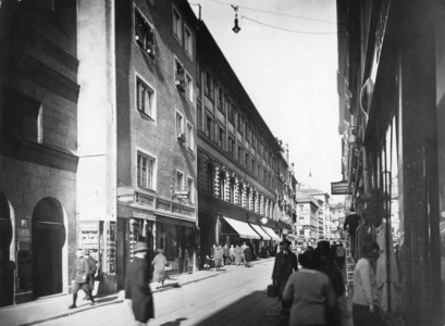 The Faerbergraben in Munich (b/w photo)