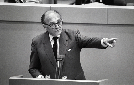 Otto Count Lambsdorff, 1990 (photo)
