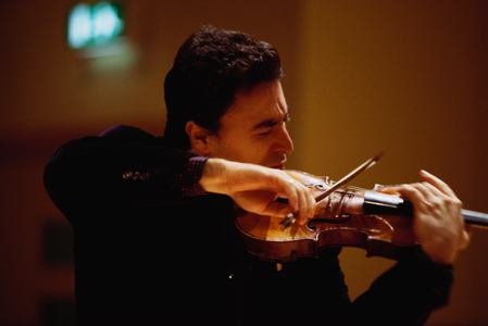 Maxim Vengerov - portrait of the Russian violinist playing the violin during a masterclass at St Pauls' School, London, 28 January 2002