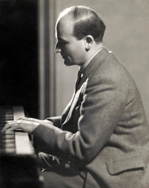 Louis KENTNER playing the piano keyboard.