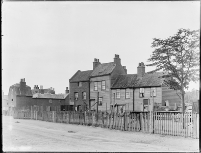 Boyce's Cottages, Garratt Lane, Earlsfield, Wandsworth, Greater London Authority, UK, 1880-1900 (photo)