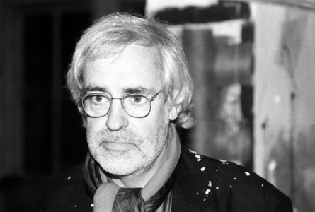 Culture Senator Ulrich Roloff-Momin at the autonomous cultural center Tacheles in Berlin ..., 1991 (photo)