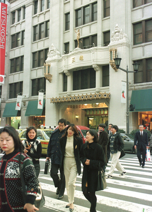 Mitsukoshi department store in Tokyo, 1999 (photo)