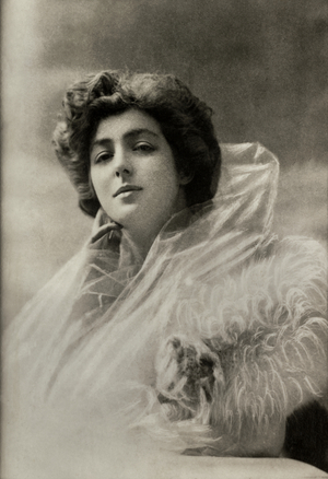 Portrait of French artist Marthe Regnier ( 1880 , 1967 ) (photograph)