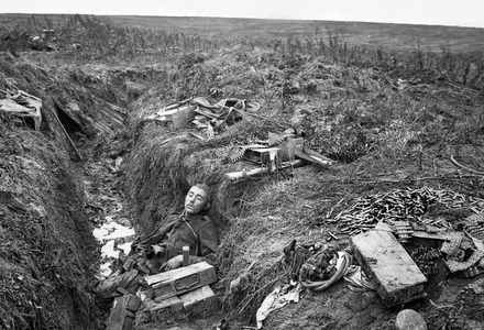 Aussie Put German Machine Gunner to bed (b/w photo)