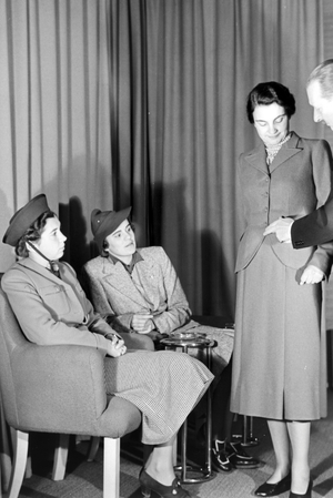 A city trip to Vienna, Germany 1930s (b/w photo)