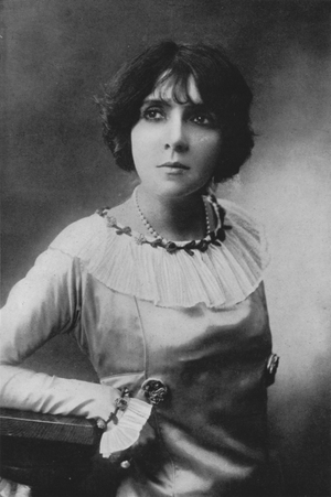 Eve Lavalliere (b/w photo)