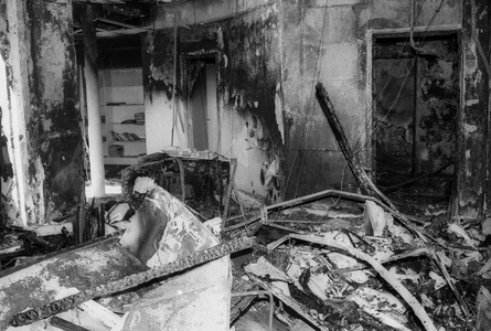 Attack on the GLOBE newspaper, Paris, 1988 (photo)