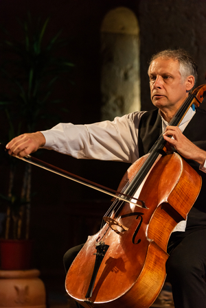 Pieter Wispelwey, Santo Stefano Church, Castelmuzio, Tuscany, 2019 (photo)
