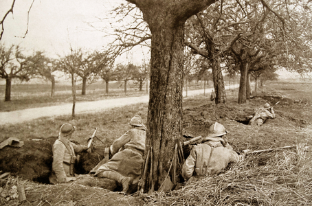 French soldiers during World War One, 1916 (b/w photo)