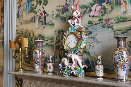 Dresden Clock on the mantlepiece in the Chinese Bedroom (photo)