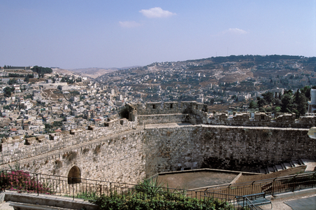 Ramparts of the old town, Jerusalem (photo)