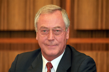 Dieter Schulte (DGB chairman). Press conference on the topic Alliance for Work in Bonn 017..., 1998 (photo)