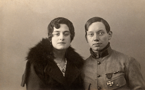 French artilleryman and his partner, 1914