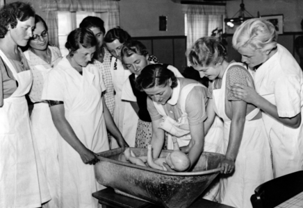 Third Reich - Mothers School 1930s (photo)