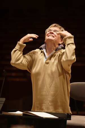 Vladimir Fedoseyev conducting in Paris, France, 2006 (photo)