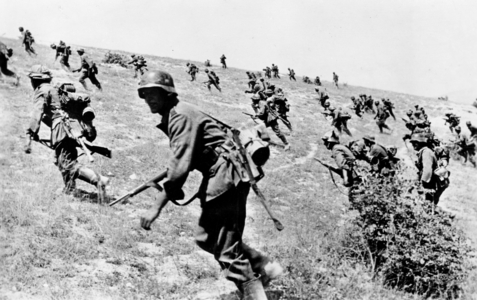 WW2 - assault 1942 (photo)