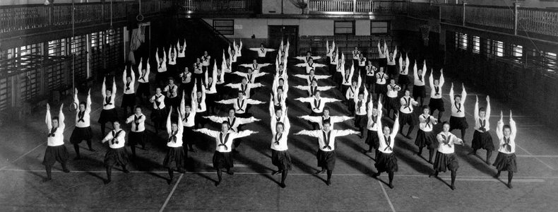 The Battle Creek Sanitarium, in Battle Creek, Michigan, USA, based on the health principles advocated by the Seventh-day Adventist Church, opened in 1866: here women making exercise