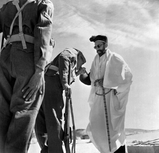 King Idris 1st of Libya visiting libyan troops in Egypt, 1942 (b/w photo)