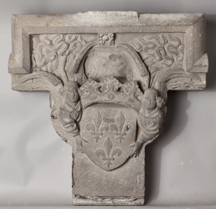 Cathedral collection. Voussoir of a fireplace (Claveau central de cheminée). Escutcheon with the French arms. Stone. From the Museum of History and Archeology of Tournai (musée d'histoire et d'archéologie de Tournai). Origin unknown. End 15th century.
