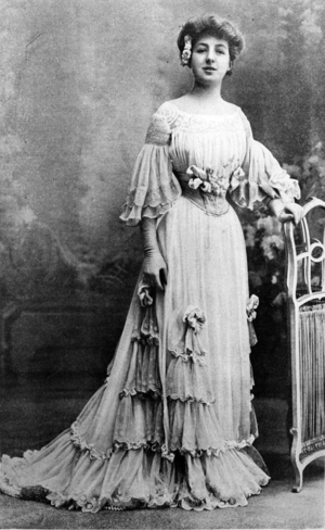 Mademoiselle Régnier in an outfit by Jacques Doucet, 1903 (b/w photo)