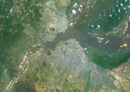 Kinshasa and Brazzaville in 2013 (photo)