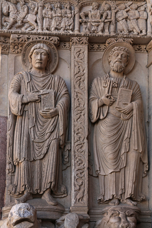Arles, cathedral: St John and St Peter (photo)