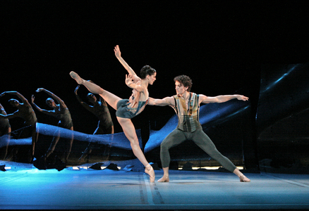 Royal Ballet in Christopher Wheeldon's DGV Danse à Grande Vitesse (photo)