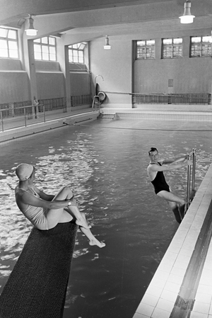 Sports and relaxation in the swimming pool, Freudenstadt, Germany 1930s (b/w photo)