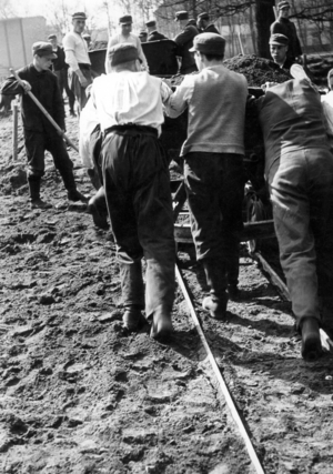 Members of the Voluntary Labour Service (FAD) at work, around the 1930s