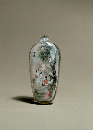 Snuff bottle depicting a scene from Strange Tales of a Scholar's Studio, early 20th century (glass)