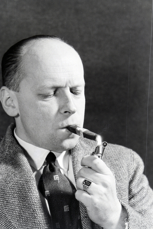 A man smoking a cigar for an advertising campaign, Germany 1930s (b/w photo)