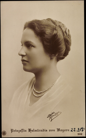 Ak Princess Helmtrudis of Bavaria in profile with pearl necklace, NPG 5292 (b/w photo)