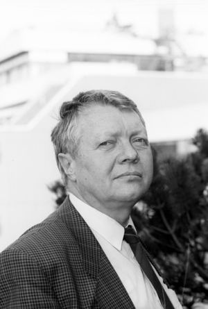 Author Rolf Schneider in Berlin ... , 1990 (photo)