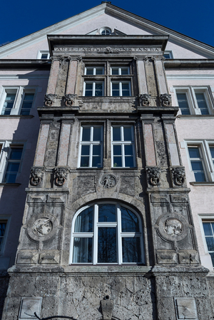 House facade around 1900 with Art Nouveau elements at the oriel, Munich, Upper Bavaria, Germany, Europe, 2018 (photo)